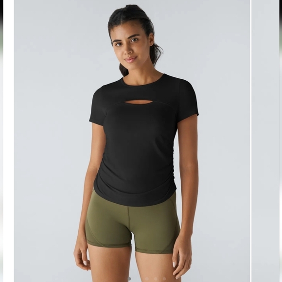 Short Sleeve Cut Out Ruched Workout Sports Top - Picture 1 of 6